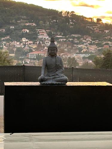 Chambre privée dans villa récente Chambre privée dans villa récente