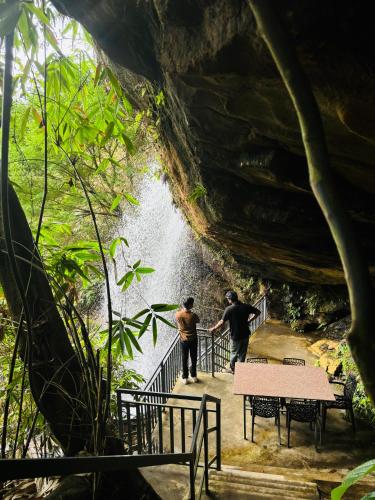 The Falls at Mangal Caverns, Vagamon