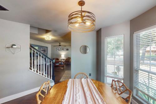 U.S.S. Magnolia in โอเชียน สปริงส์ (MS)