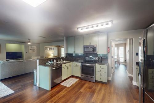 U.S.S. Magnolia in โอเชียน สปริงส์ (MS)