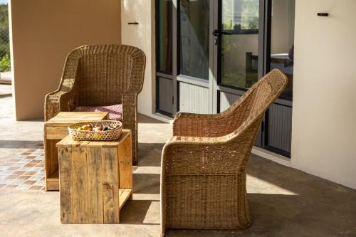 Lakaz Roussette - Large 4BR Villa with King Beds in Roche Bon Dieu