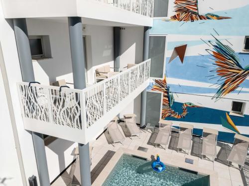 Triple Room with Balcony image 4