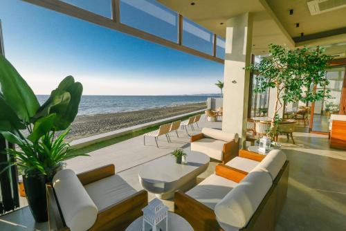 Pub/Lounge, Tana Beach Villas in Lian