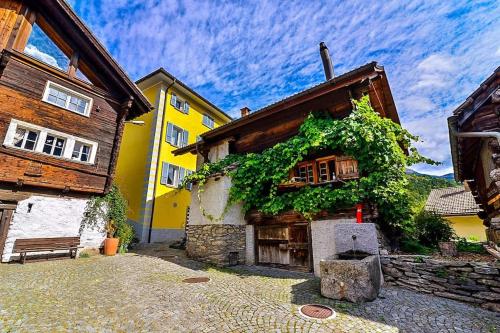 LA CA NOVA. South Switzerland cozy gate away. in Faido