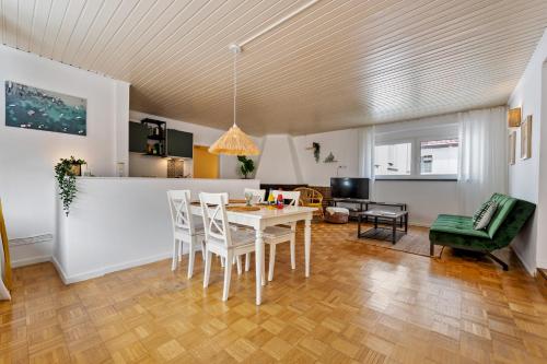 Facilities, Großzugige Wohnung, 1 Min zum Hafen in Walluf
