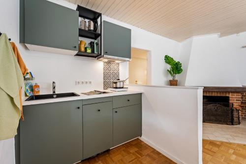 Kitchen, Großzugige Wohnung, 1 Min zum Hafen in Walluf