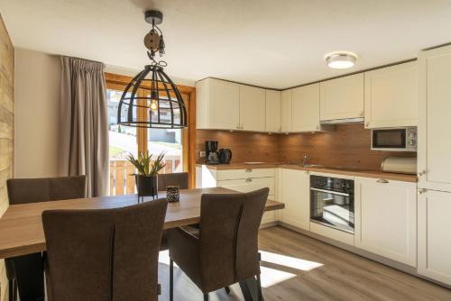Two-Bedroom Apartment with Mountain View