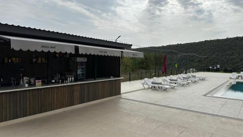 Hill Park Gusar in Şabran