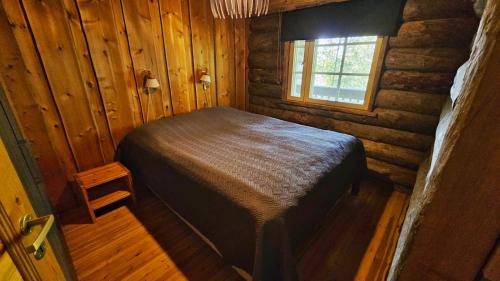 Lomaruka, Ruka (fotografie 2)