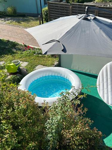 Peldbaseins, Ferienhaus in Zislow am Plauer See, Doppelbungalow in Zislow