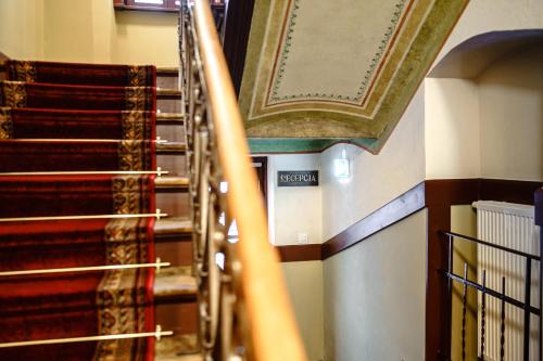 Air-conditioned attic apartment Old Town Main Railway Station