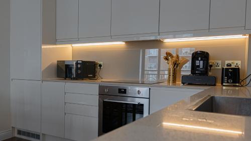 Stylish Riverside Apartment, London (photo 4)