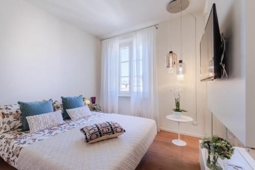 Sabrina, Modern 3 Bedrooms Apartment with Elevator