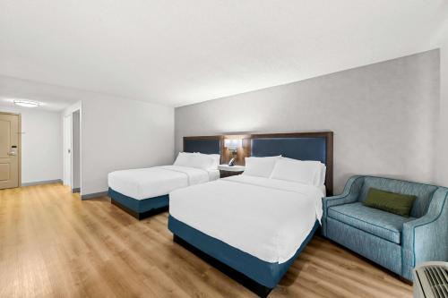 2 queen beds