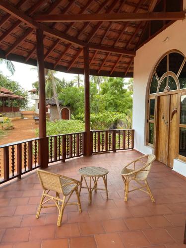 Banyan Beach Cottage SRI LANKA in Komari