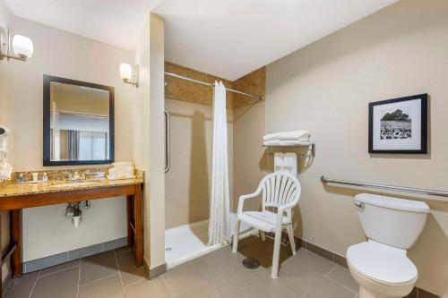 Queen Suite with Two Queen Beds - Accessible/Non-Smoking