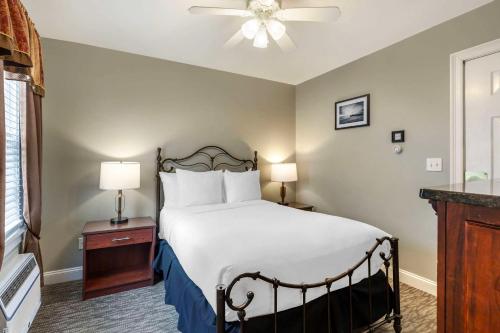 593368205 Essex Street Inn & Suites, Ascend Hotel Collection