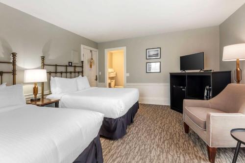 593368225 Essex Street Inn & Suites, Ascend Hotel Collection
