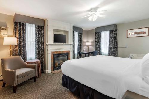 593368305 Essex Street Inn & Suites, Ascend Hotel Collection