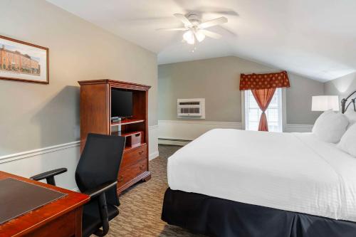 593368309 Essex Street Inn & Suites, Ascend Hotel Collection