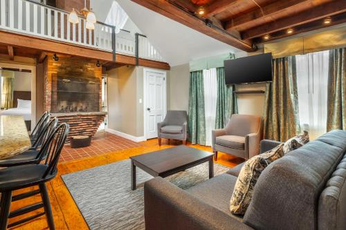 593368336 Essex Street Inn & Suites, Ascend Hotel Collection