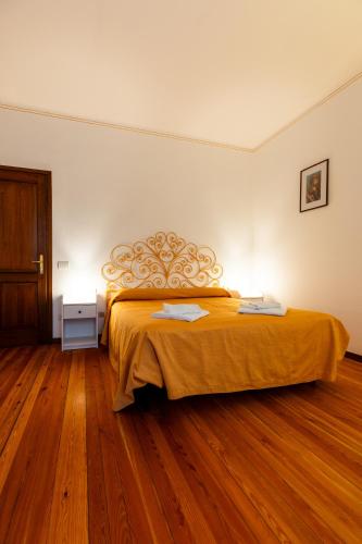 1 double bed, 1 twin bed