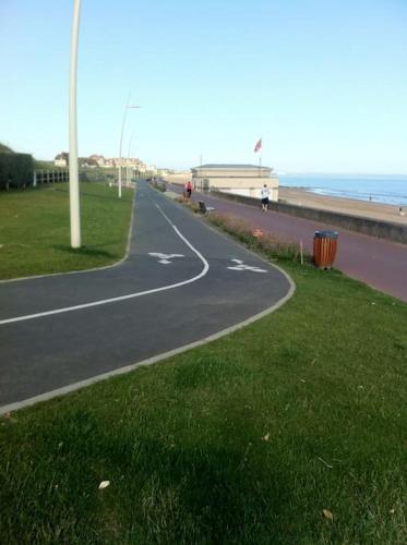 NICE FLAT 400 m FROM BEACH & CENTER - image 8
