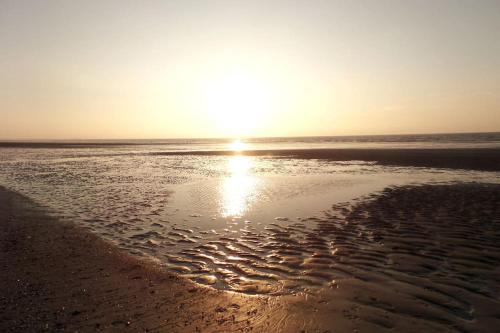 NICE FLAT 400 m FROM BEACH & CENTER - image 3