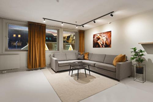 Address: Storgata 89