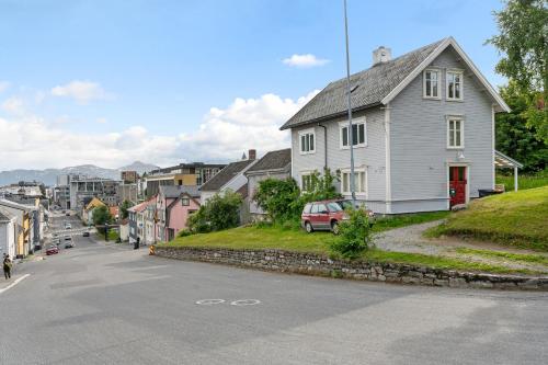 Arctic Homes - ALL APARTMENTS - image 5