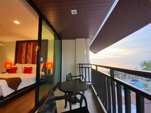 room detail thumbnail 1