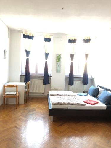 room detail thumbnail 0