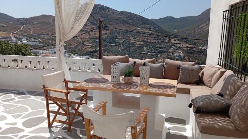 Vasiliki Skyros Castle View