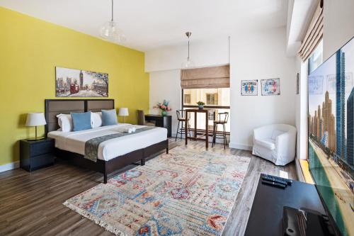 La Buena Vida Holiday Homes - Deluxe, very spacious 5 Bedroom plus maidroom in Best location of JBR, Near to Beach, Marina and Tram station, Dubaj