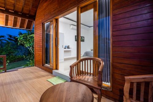 Deluxe Double Room with Balcony and Sea View image 3