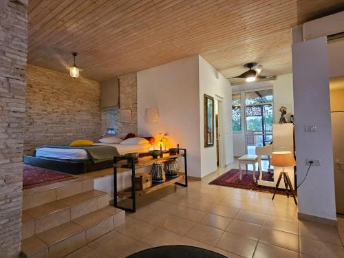 בית האבן בצוקים in Tsukim