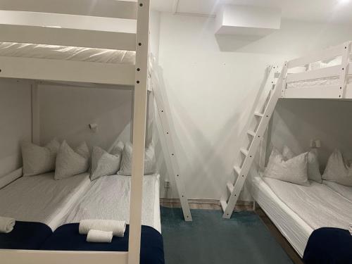 Room, economy, 4 beds