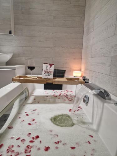 Джакузі, Apartament w Centrum z wanną z hydromasażem (Apartament w Centrum z wanna z hydromasazem) in Кентшин