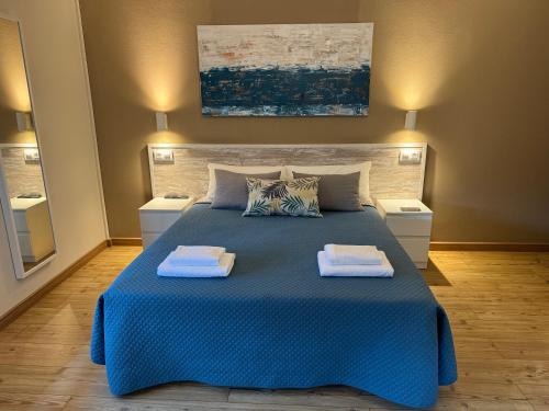 2 queen beds