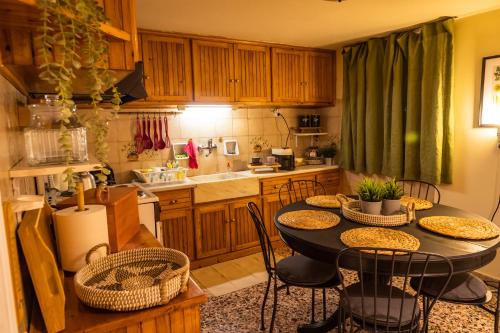 Airport Cottage House - image 10