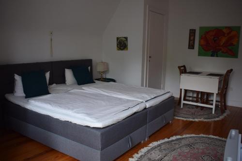 Privatzimmer Hamburg Alsterdorf Room Type - Standard Twin Room with Sofa
