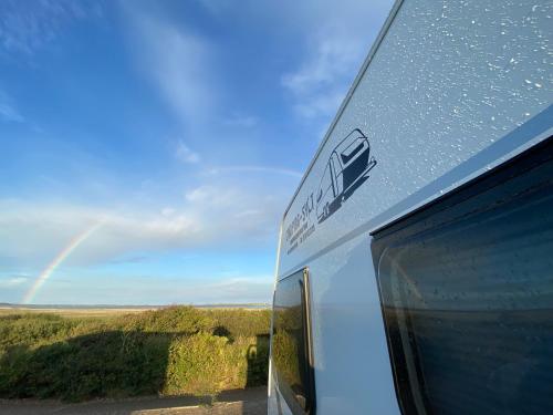CAMPING-SYLT Wohnwagen mit Blick aufs Meer in Rantum, Deutschland