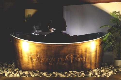 Garden of Faith Lodge - 20 minutes drive from Tagaytay in Lemery