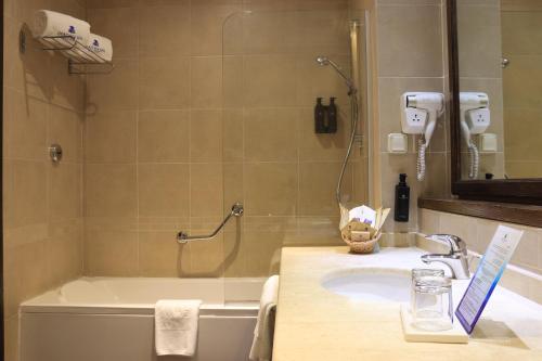 room detail thumbnail 2