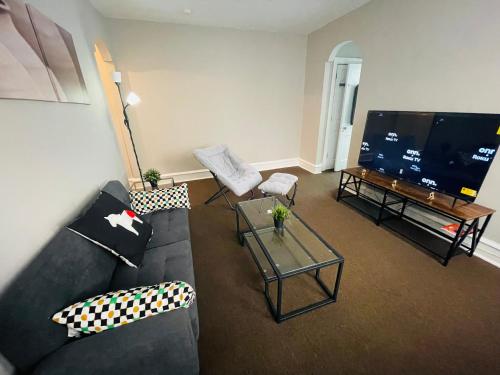 Large, Clean 1br In Great Location Parking Avail in Glenside, USA