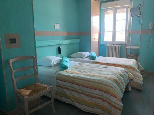 2 twin beds