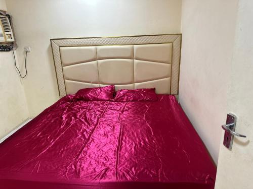 Room available in one bedroom appartment Room available in one bedroom appartment