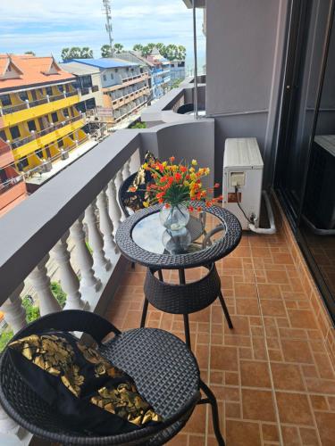 Candy Beach Seaview Jomtien Room Type - Deluxe Double or Twin Room with Ocean View Candy Beach Seaview Jomtien Room Type - Deluxe Double or Twin Room with Ocean View