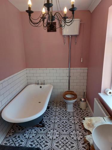Salisbury Guest House - free parking – khách sạn tại Water End Area
