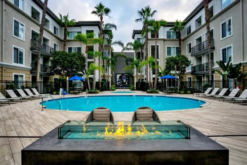 Luxe Marina Del Rey Apartment,Parking, Gym, Pool, jacuzzi,BBQ, Los Angeles